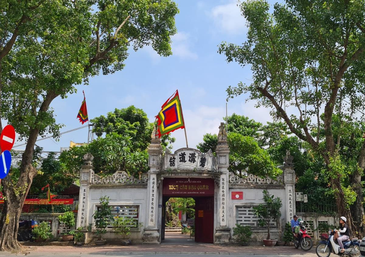 Bich Cau Temple