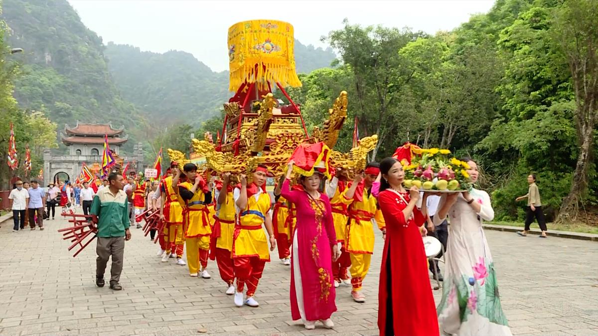 Lễ hội ở cố đô Hoa Lư