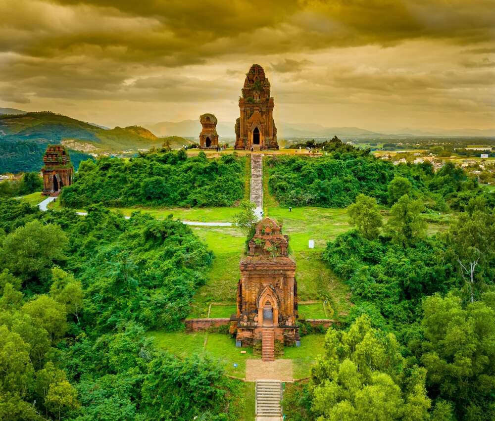 Tháp Bánh Ít- Nét đẹp văn hóa Chăm ở Bình Định
