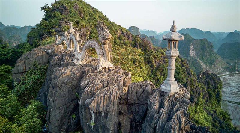 HÀ NỘI - HOA LƯ - TAM CỐC - HANG MÚA (Xe Limosine + Ăn buffet)